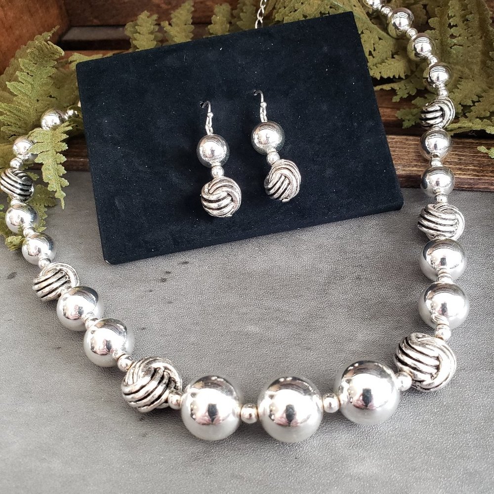 Avon Metallic Beaded Set